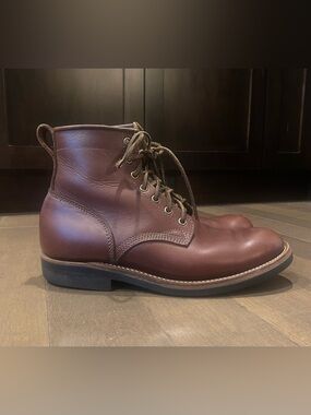 Dayton service boot size 7.5 EEE which fits a 9 US EEE